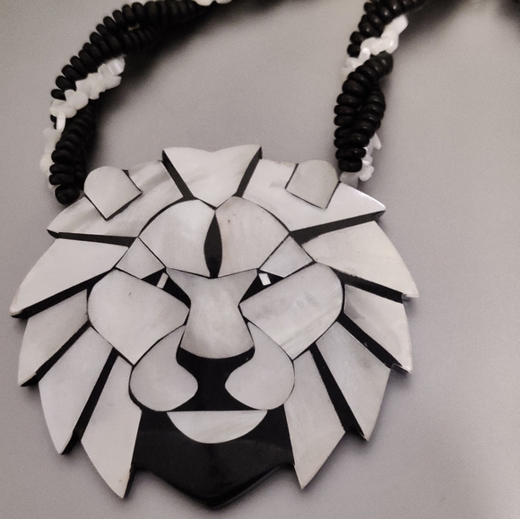 Vintage Lee Sands Mosaic Mother of Pearl Lion Necklace - Picture 8 of 12